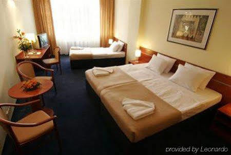 Hotell Rezidence Emmy 4*