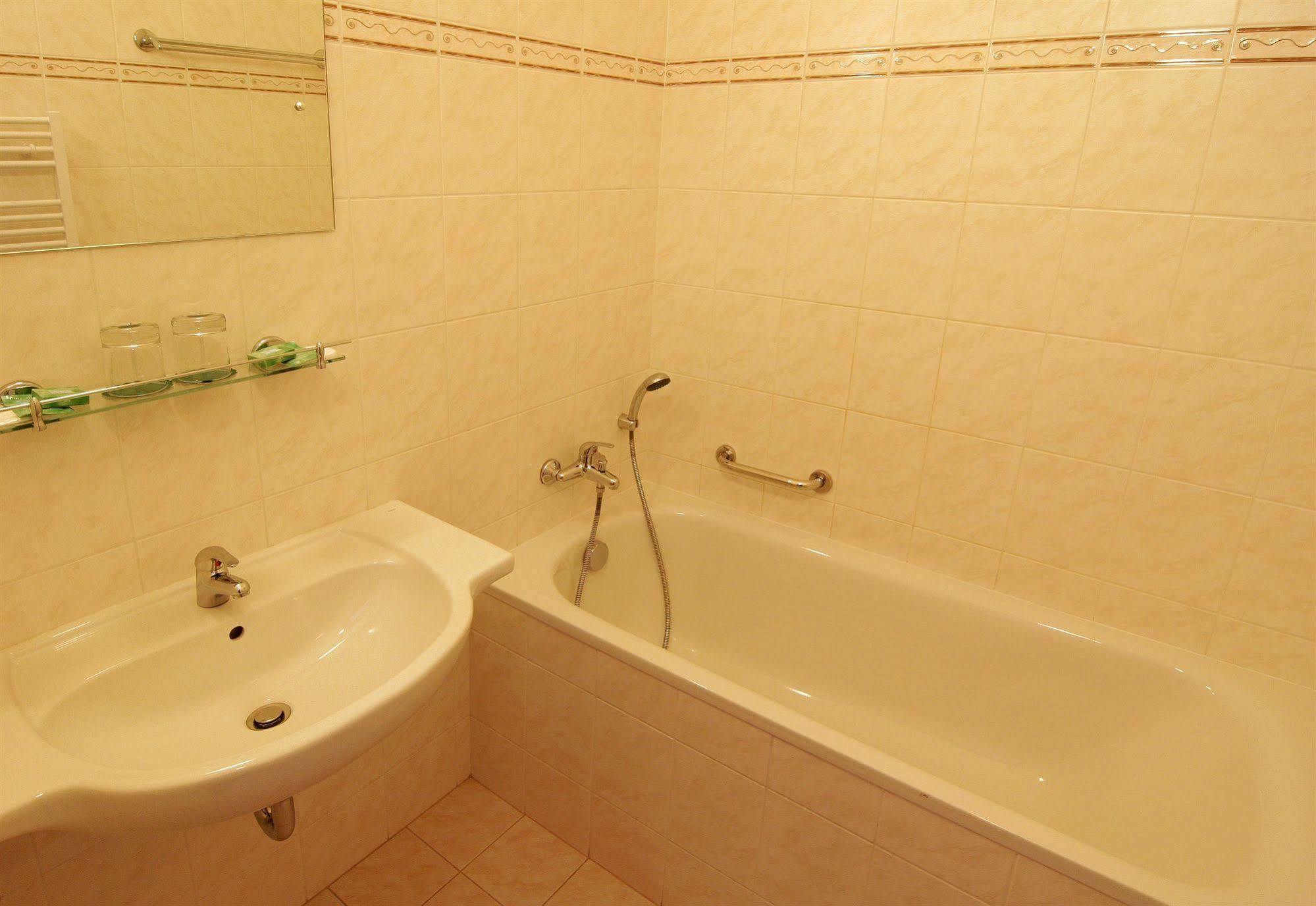 Hotell Rezidence Emmy 4*